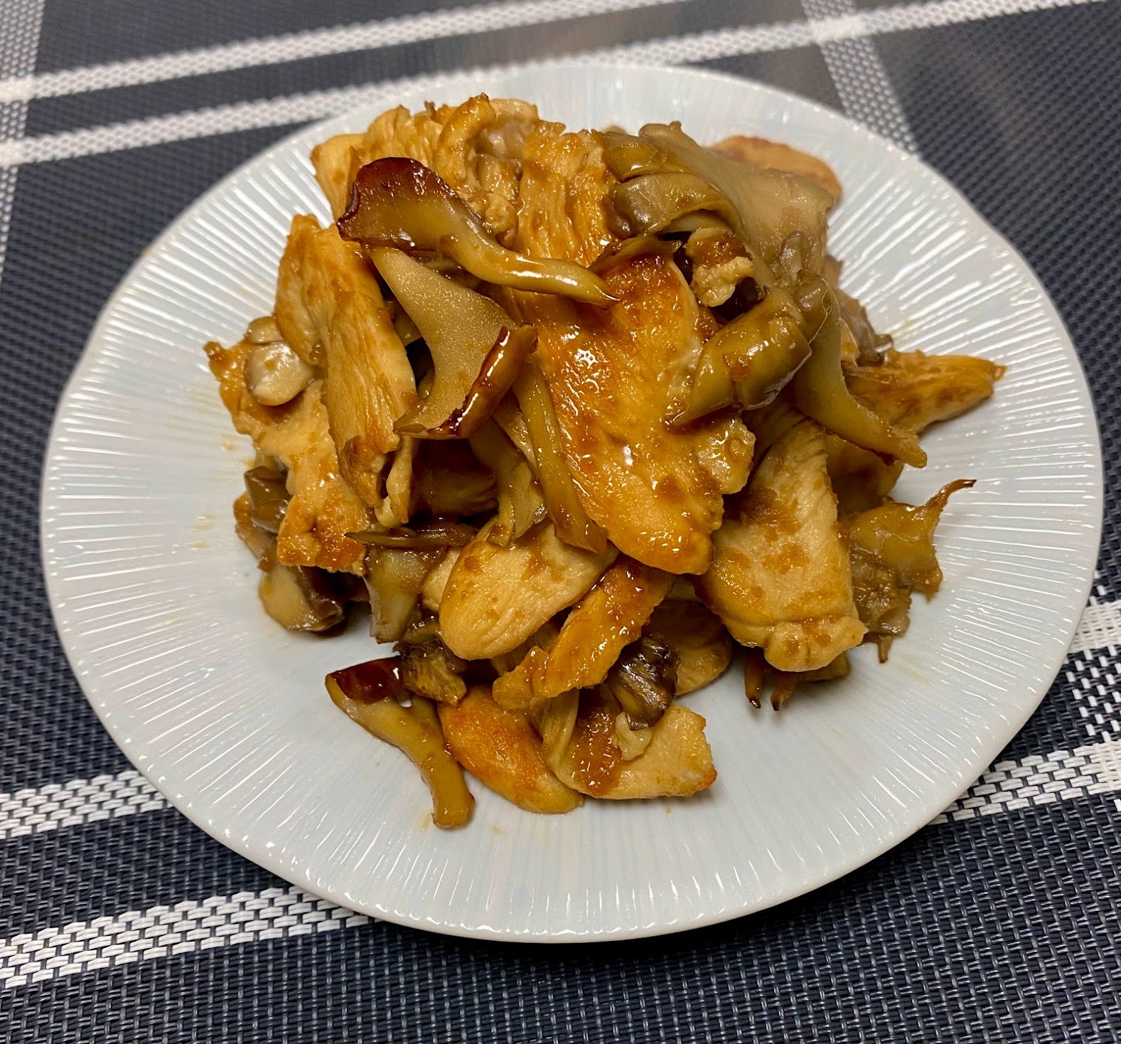鶏胸肉と舞茸の生姜焼き